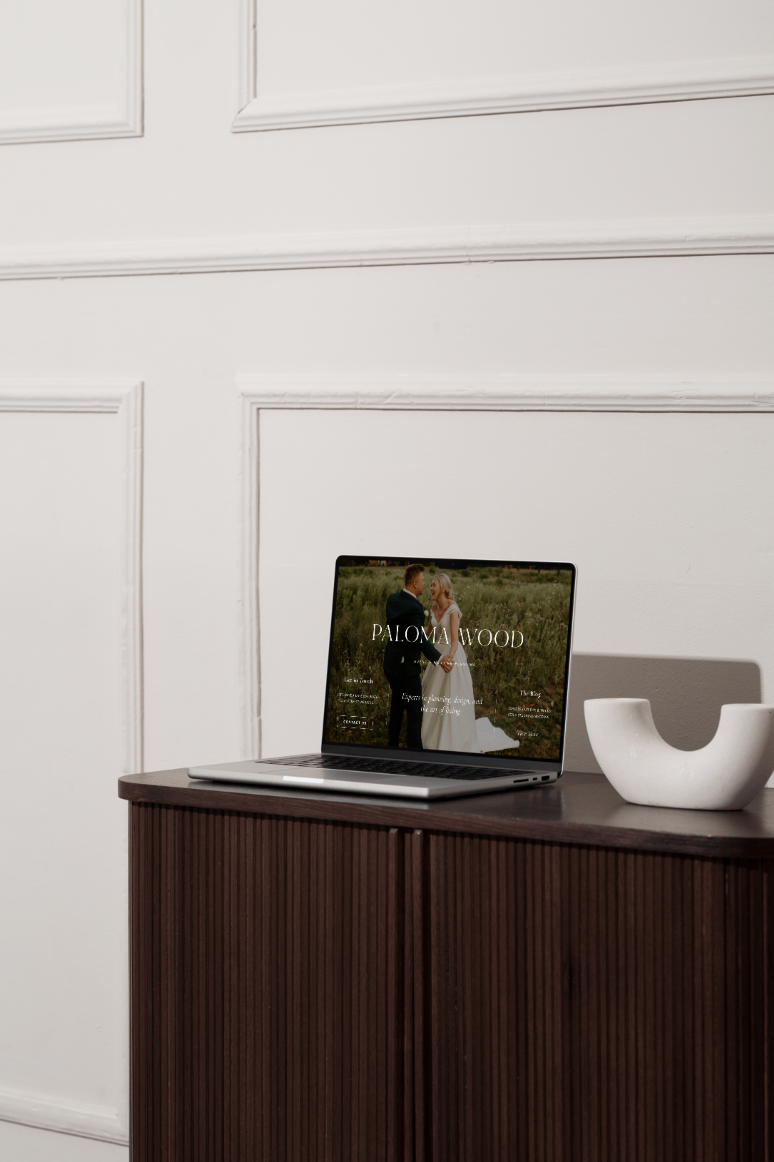 Legal Mentions & Privacy Policy - computer on a wood furniture