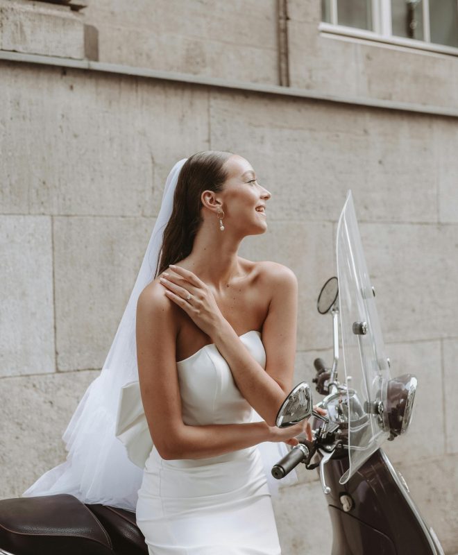 bride-vespa-scooter