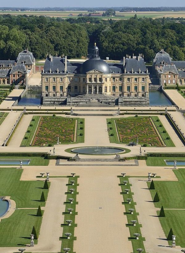 chateau-vaux-le-vicomte-luxury-wedding-venue-paris