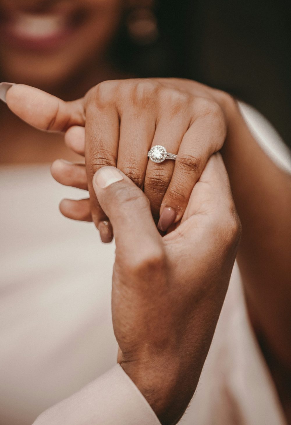 couple-engaged-focus-ring-wedding