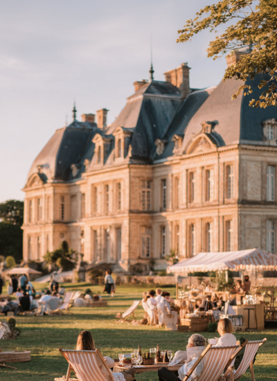 luxury_outdoor_cinema_evening_wedding_venue